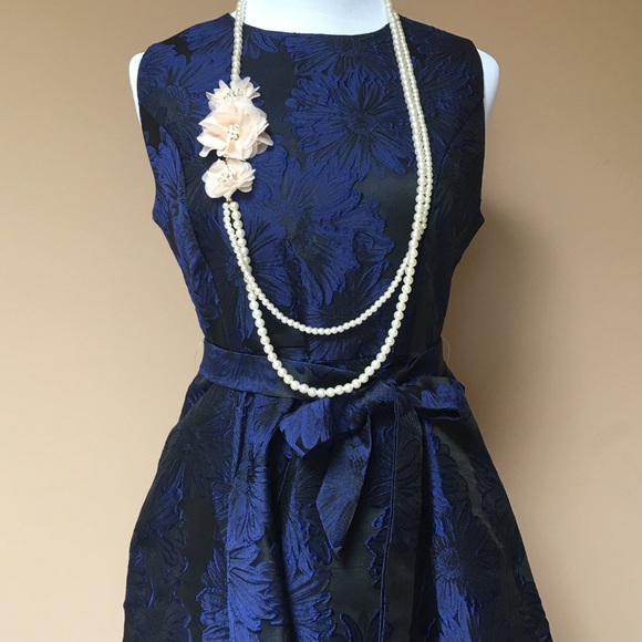 Pomp&Poised Dresses & Skirts - Fitted satin jacquard dress